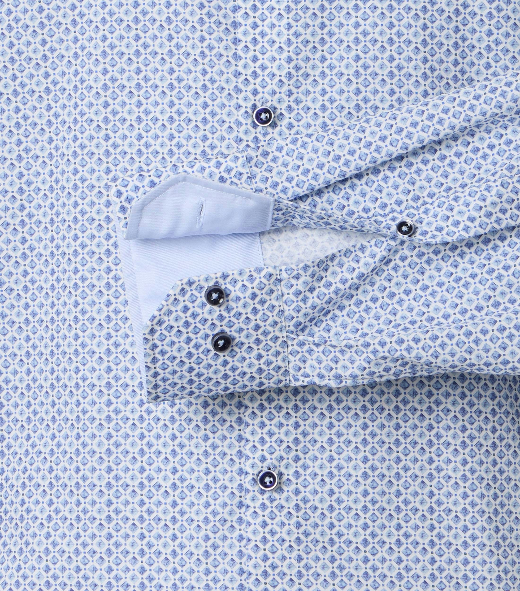 Ein Businesshemd im Print Muster in der Farbe Blau