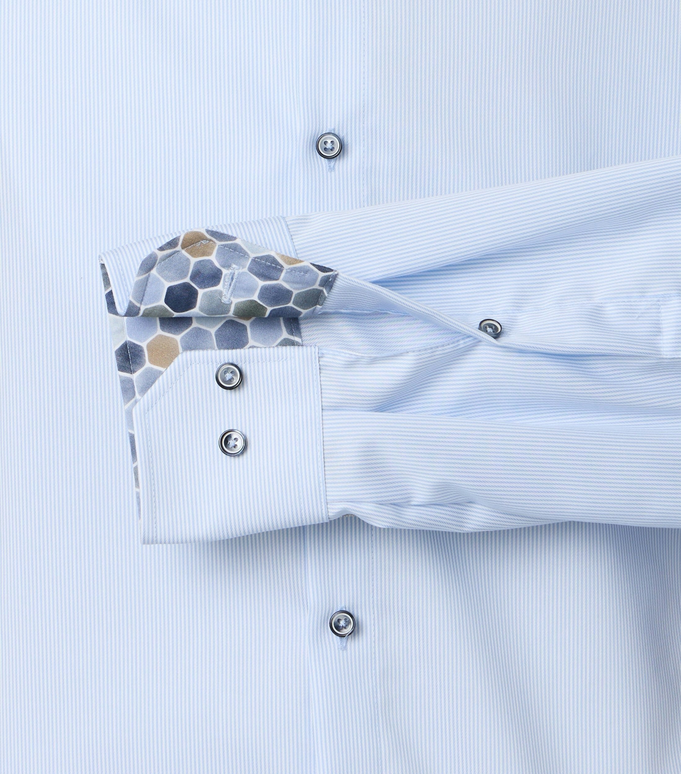 Ein Businesshemd im uni Muster in der Farbe Hellblau