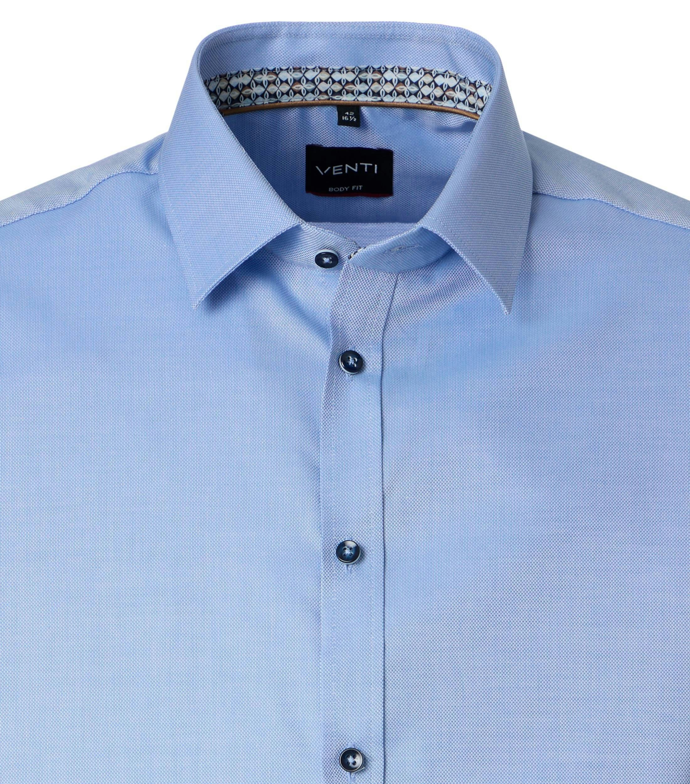 Ein Businesshemd im uni Muster in der Farbe Blau