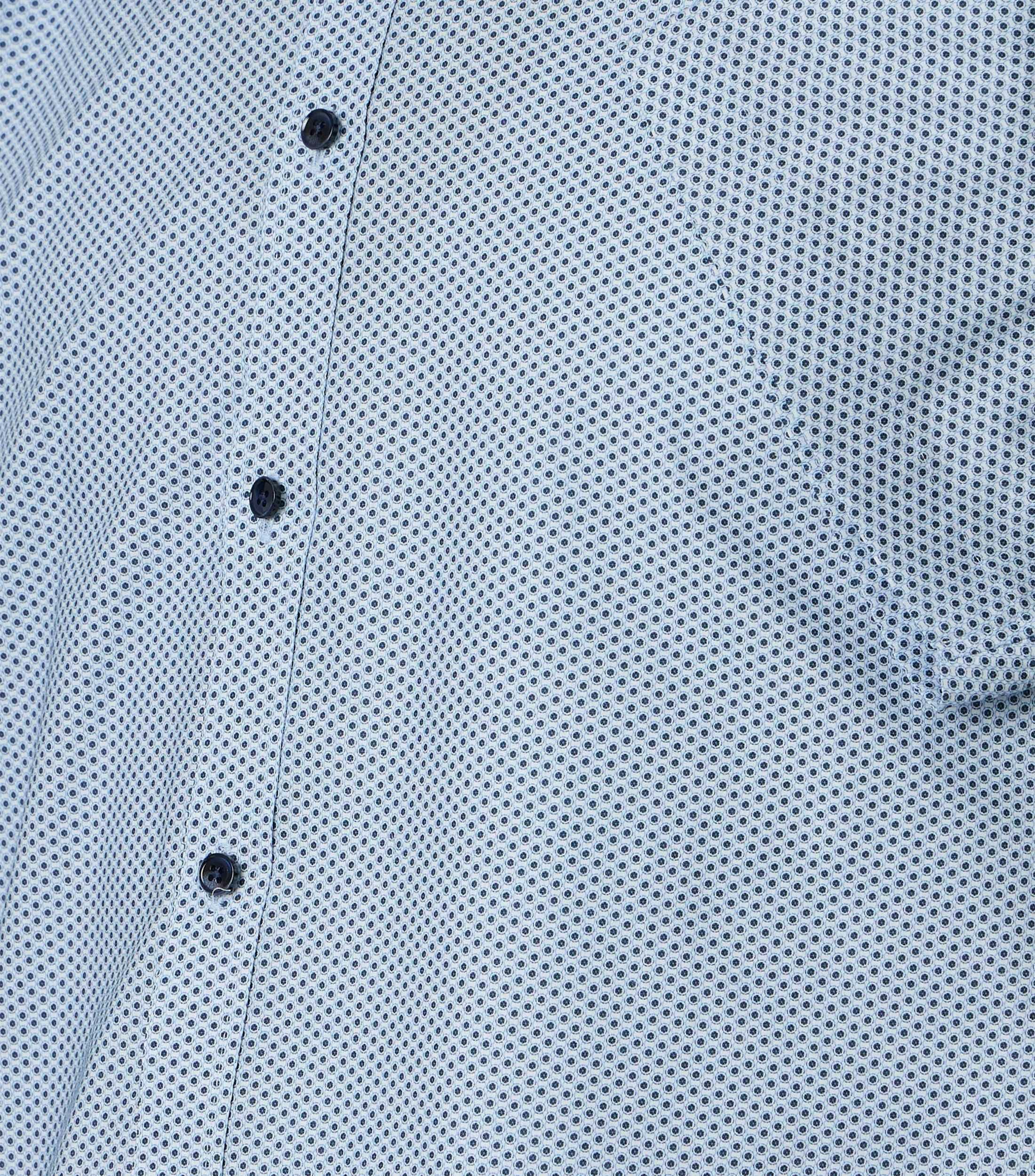 Ein Businesshemd im Print Muster in der Farbe Blau