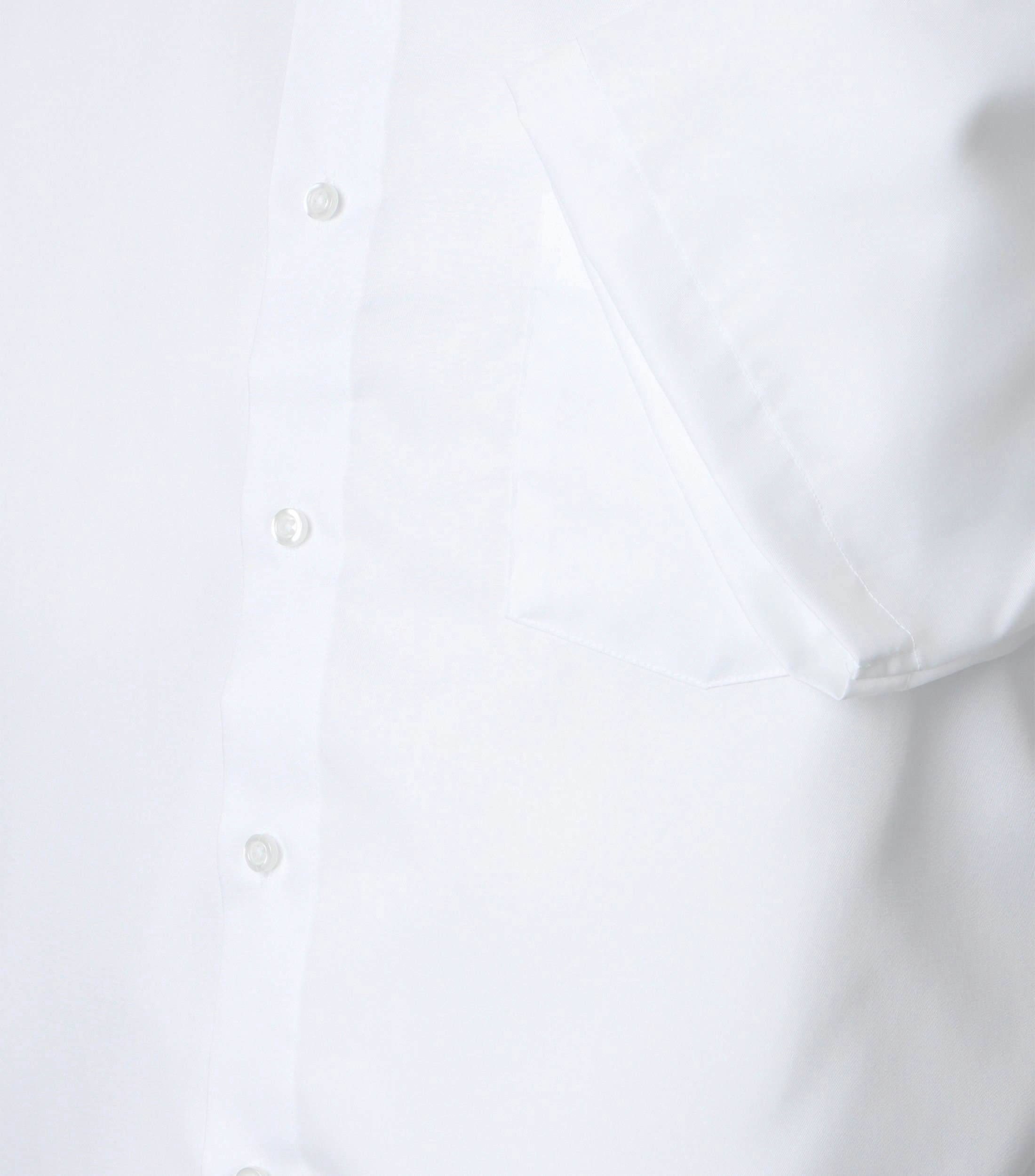 Ein Businesshemd im uni Muster in der Farbe Weiß