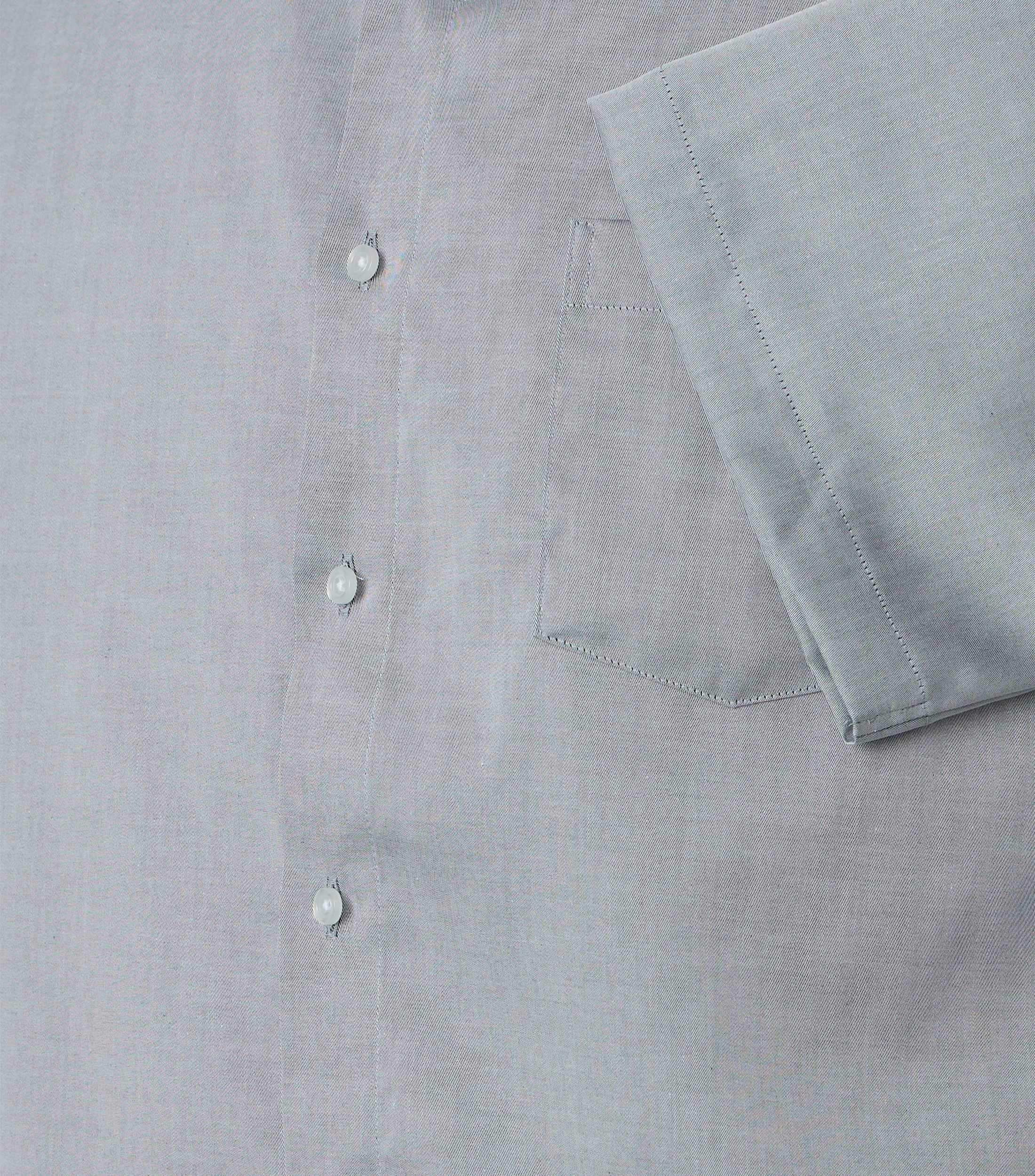 Ein Businesshemd im uni Muster in der Farbe Grau