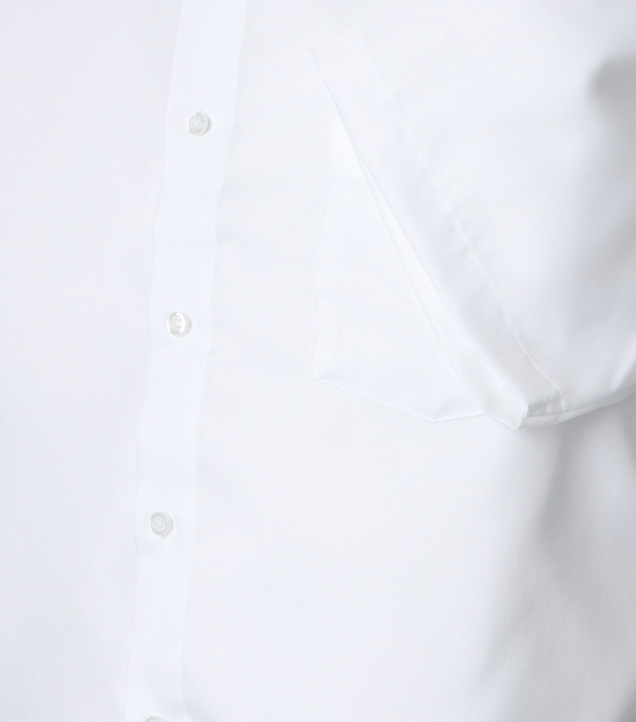 Ein Businesshemd im uni Muster in der Farbe Weiß