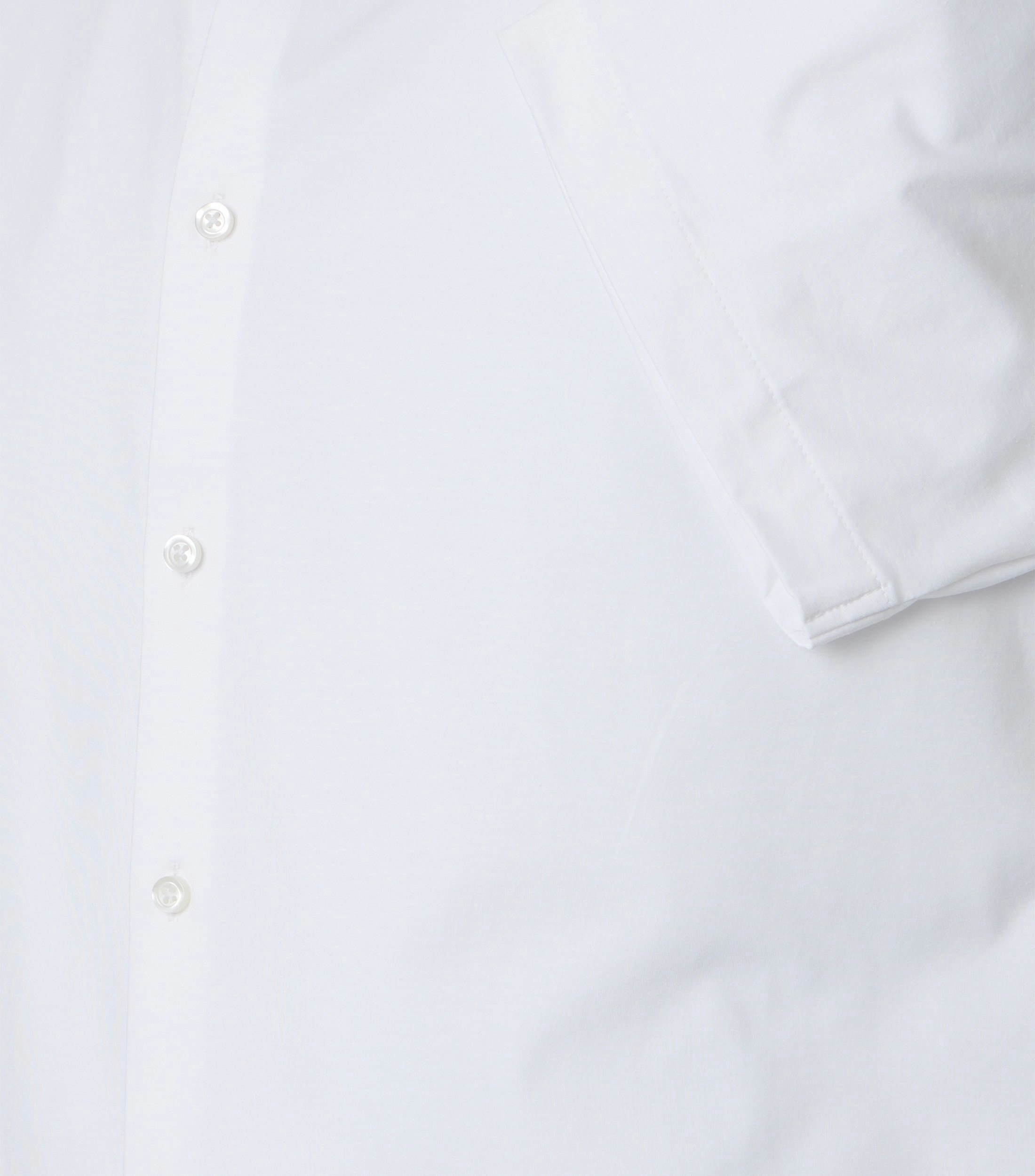 Ein Businesshemd im uni Muster in der Farbe Weiß