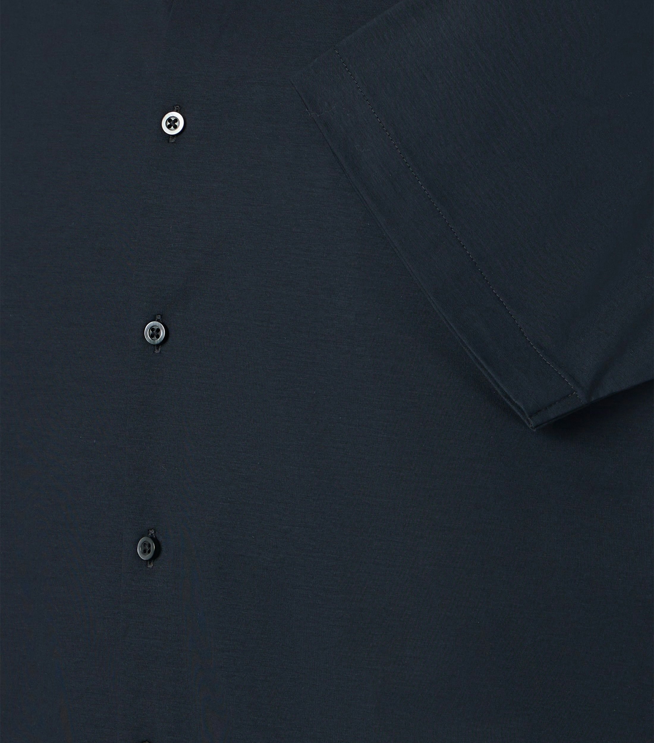 Ein Businesshemd im uni Muster in der Farbe Schwarz