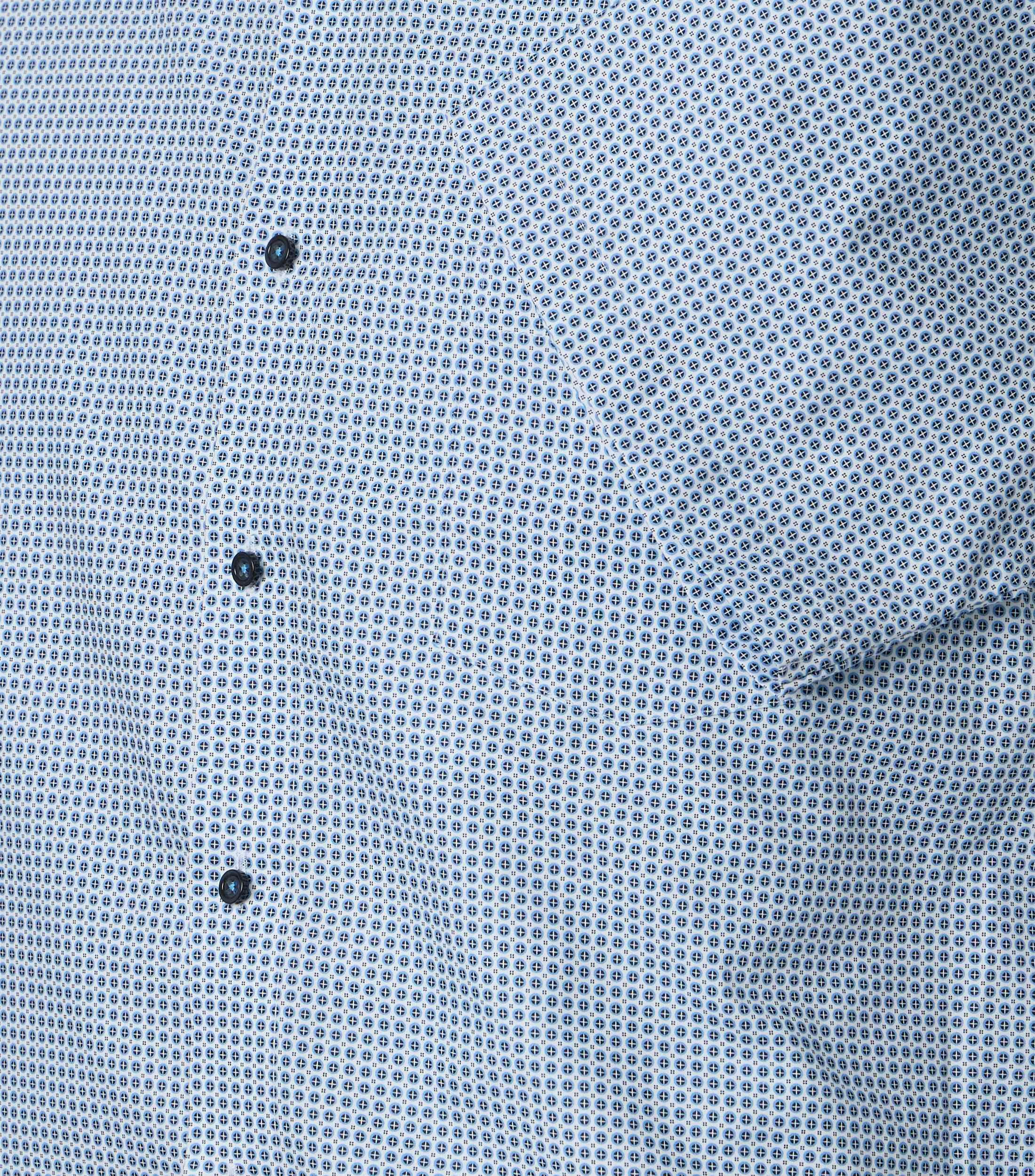 Ein Businesshemd im Print Muster in der Farbe Blau