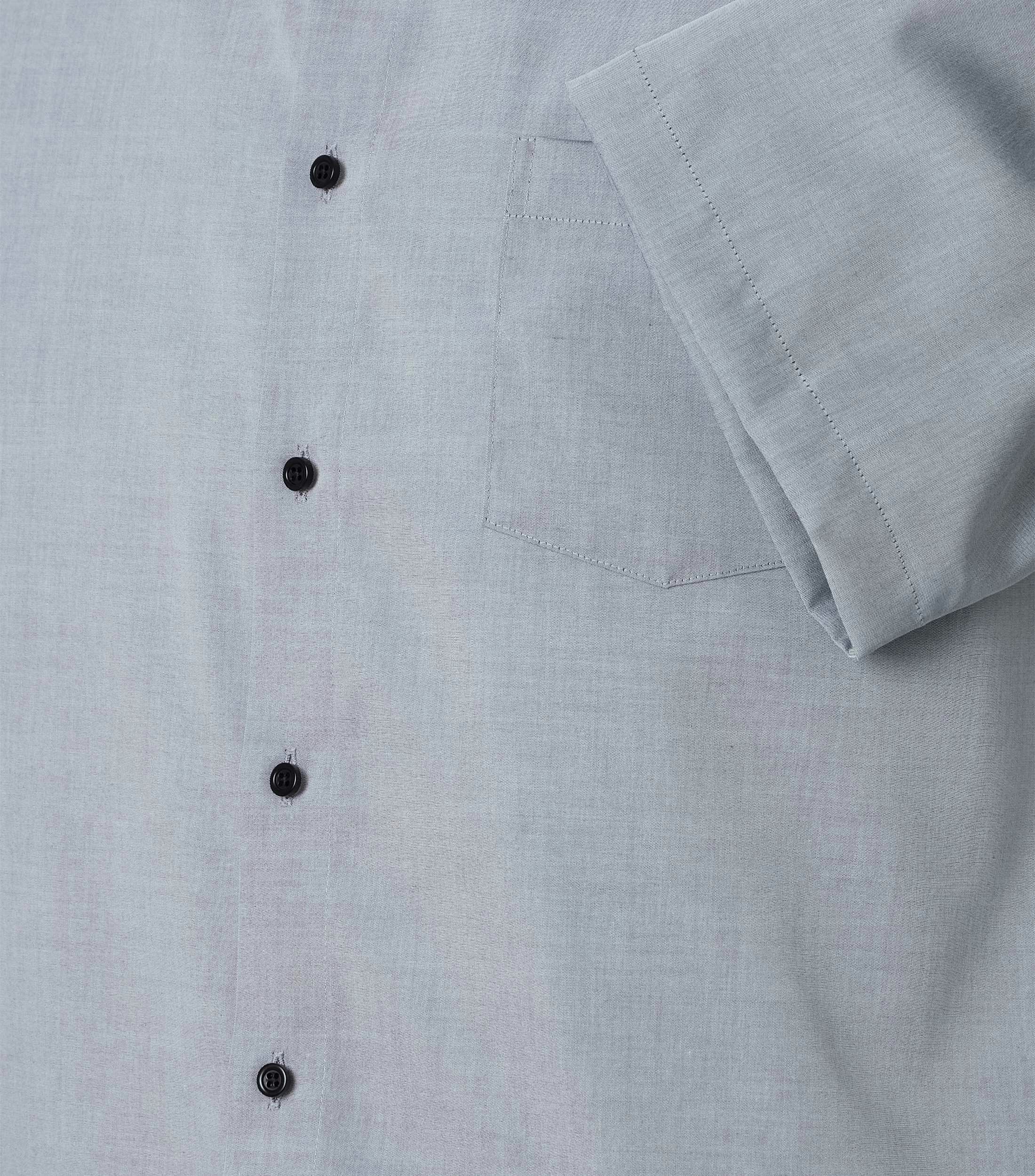 Ein Businesshemd im uni Muster in der Farbe Silber