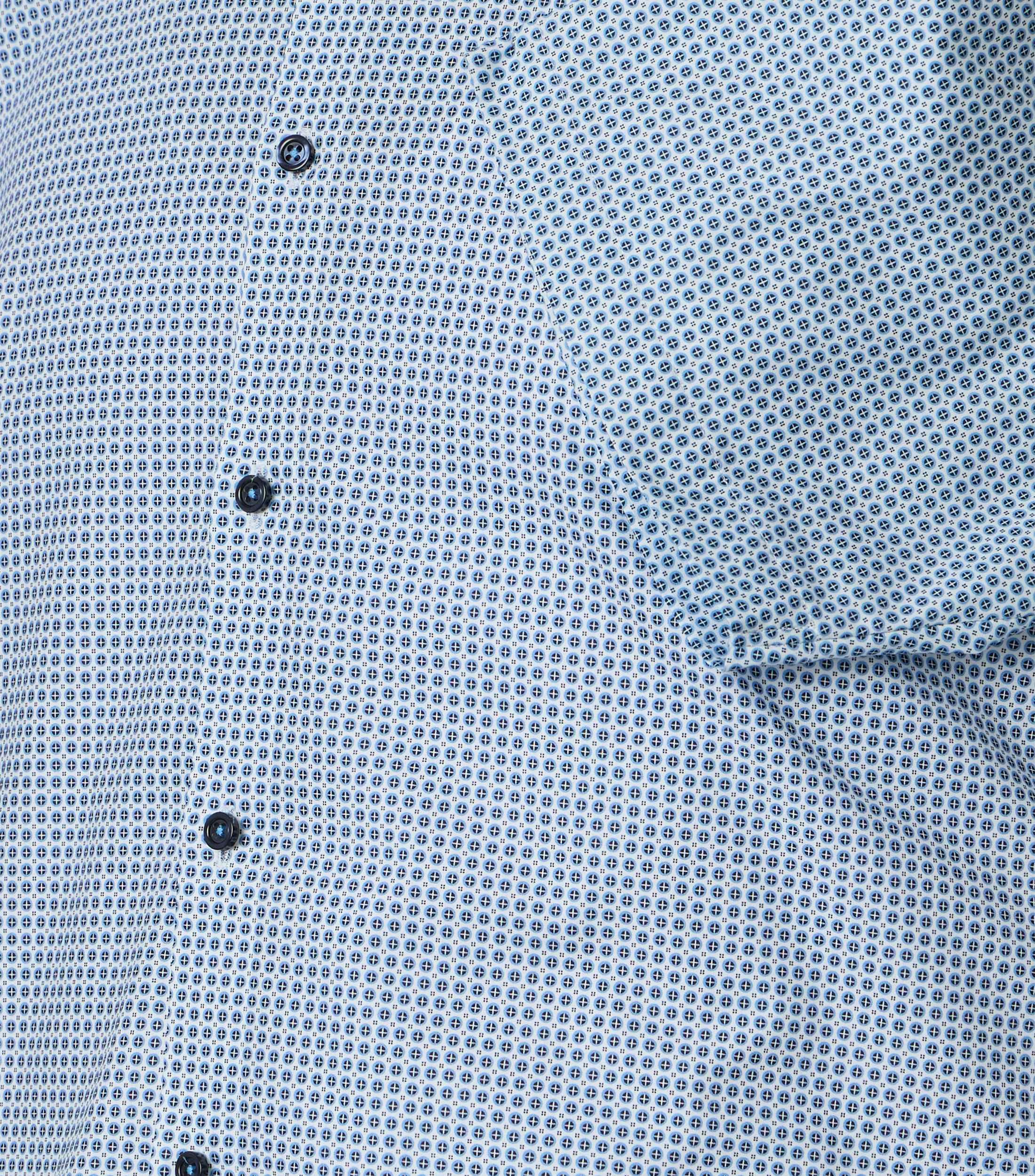 Ein Businesshemd im Print Muster in der Farbe Blau