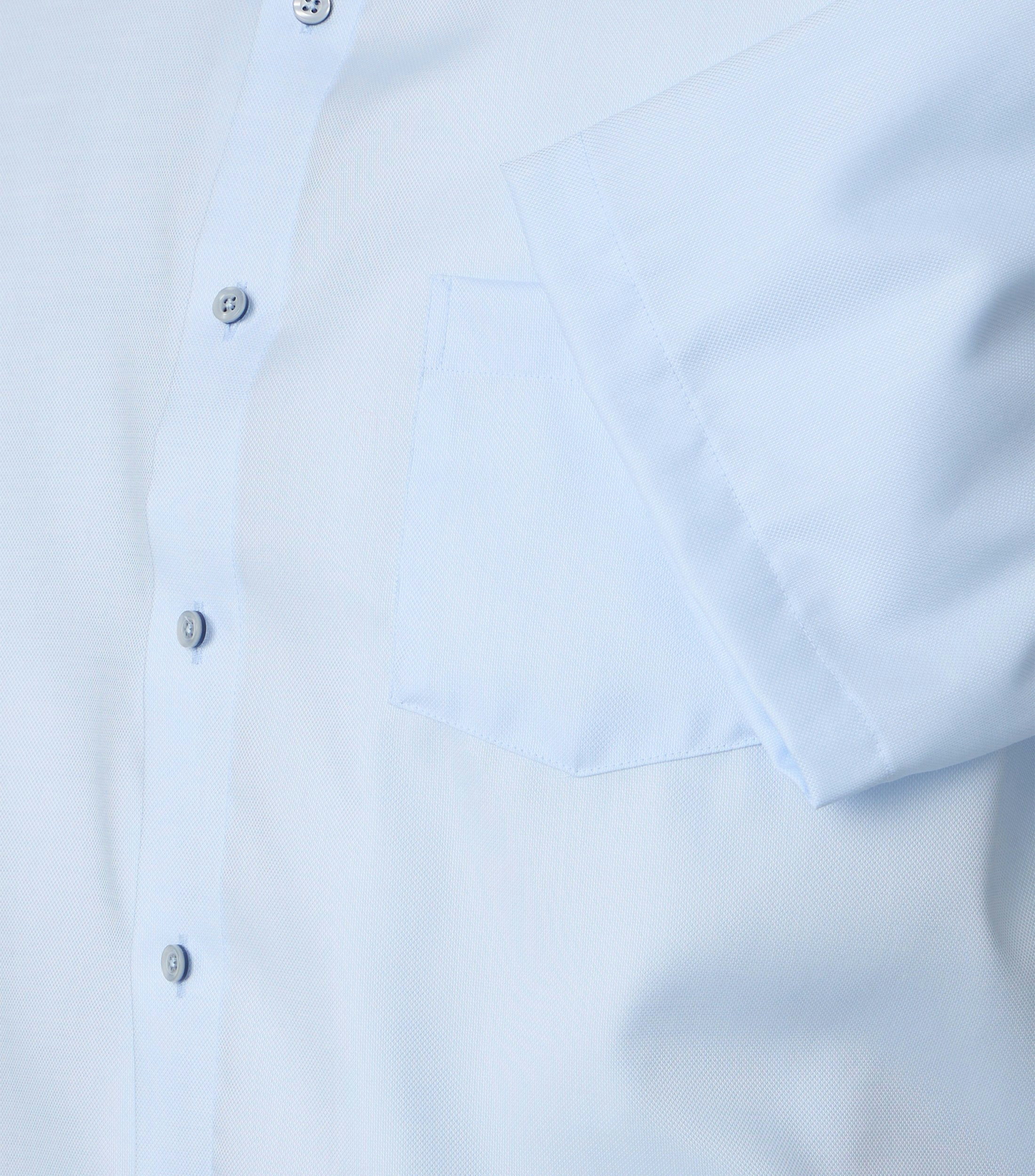 Ein Businesshemd im uni Muster in der Farbe Hellblau