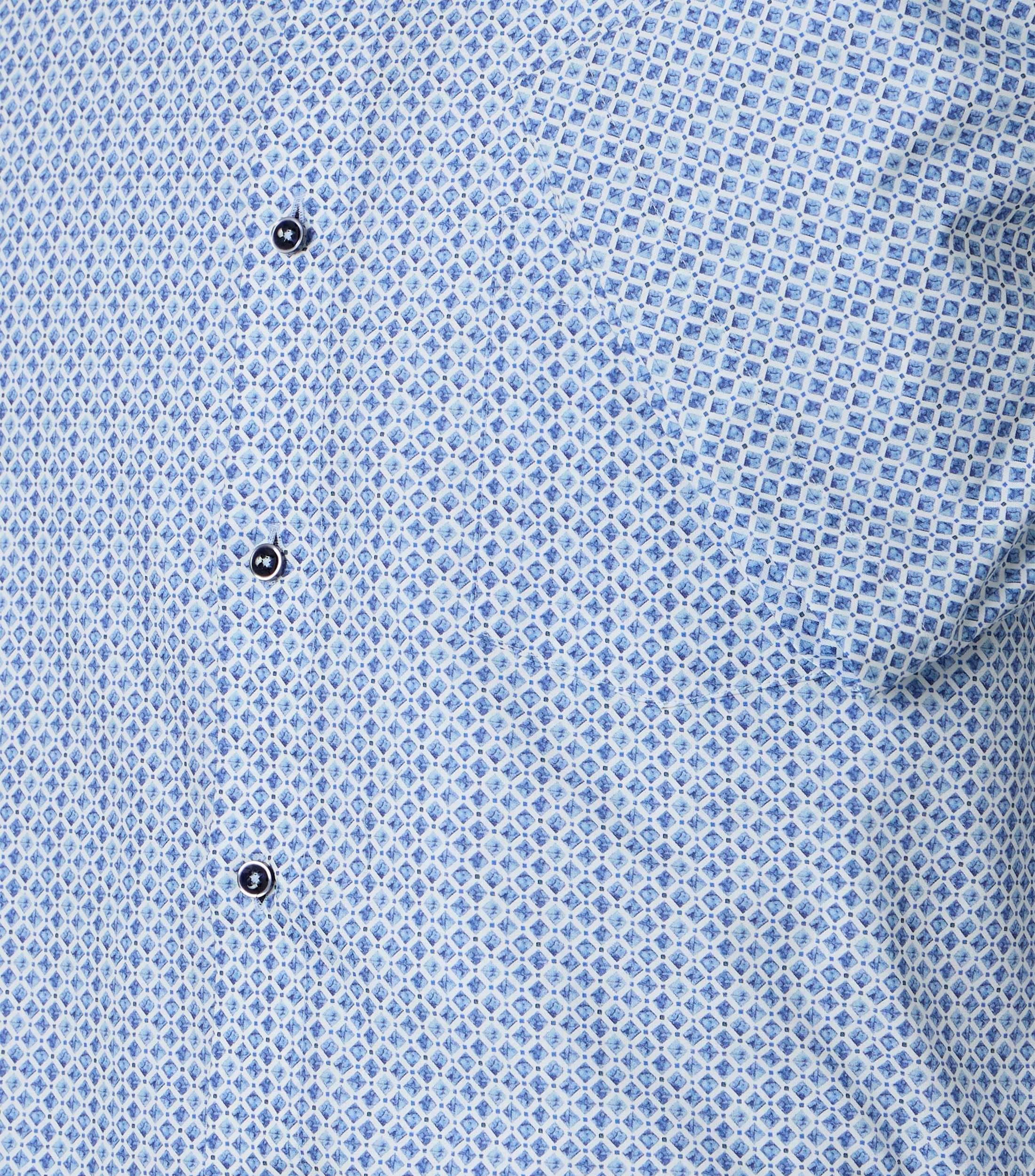Ein Businesshemd im Print Muster in der Farbe Blau