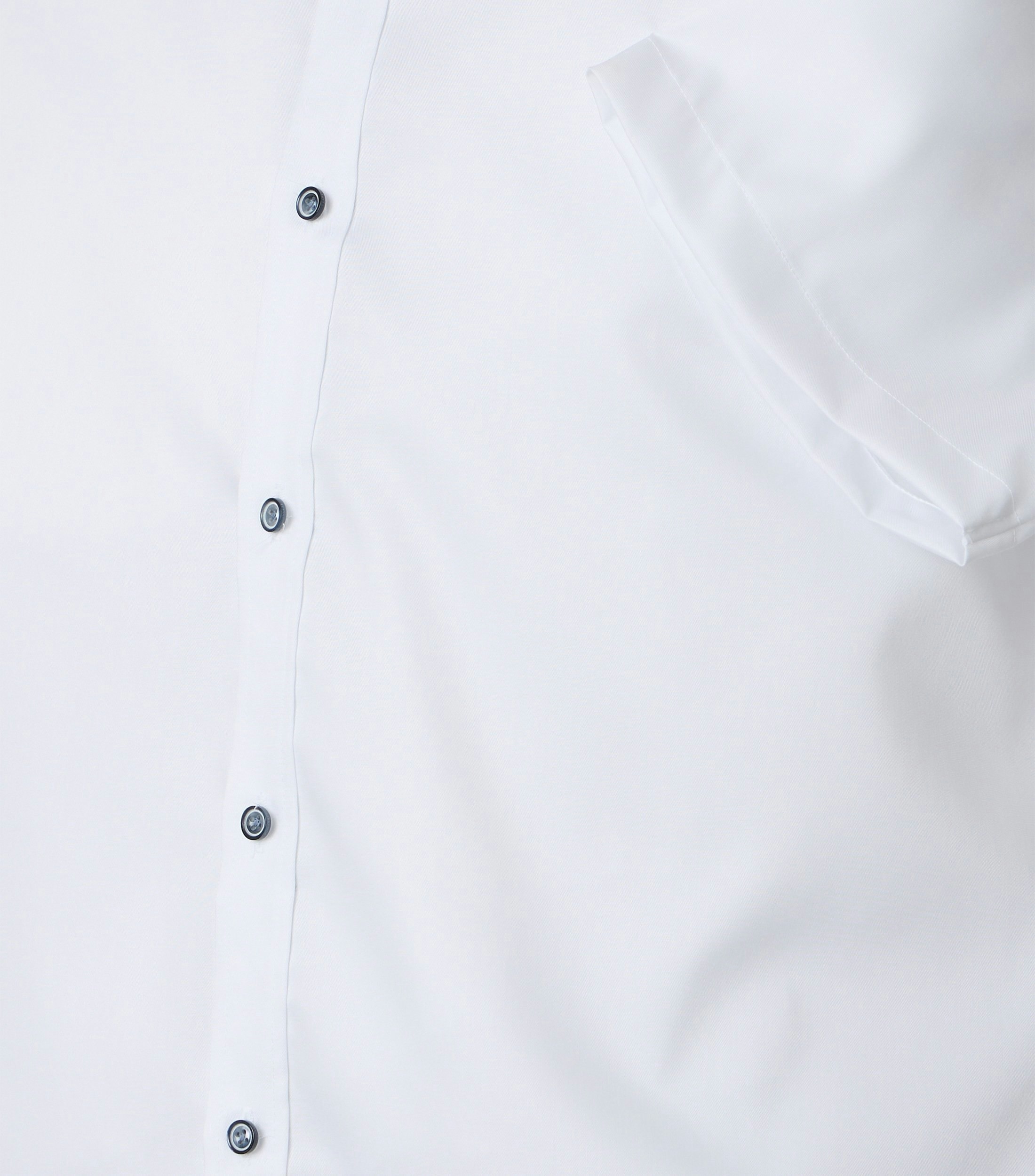 Ein Businesshemd im uni Muster in der Farbe Weiß