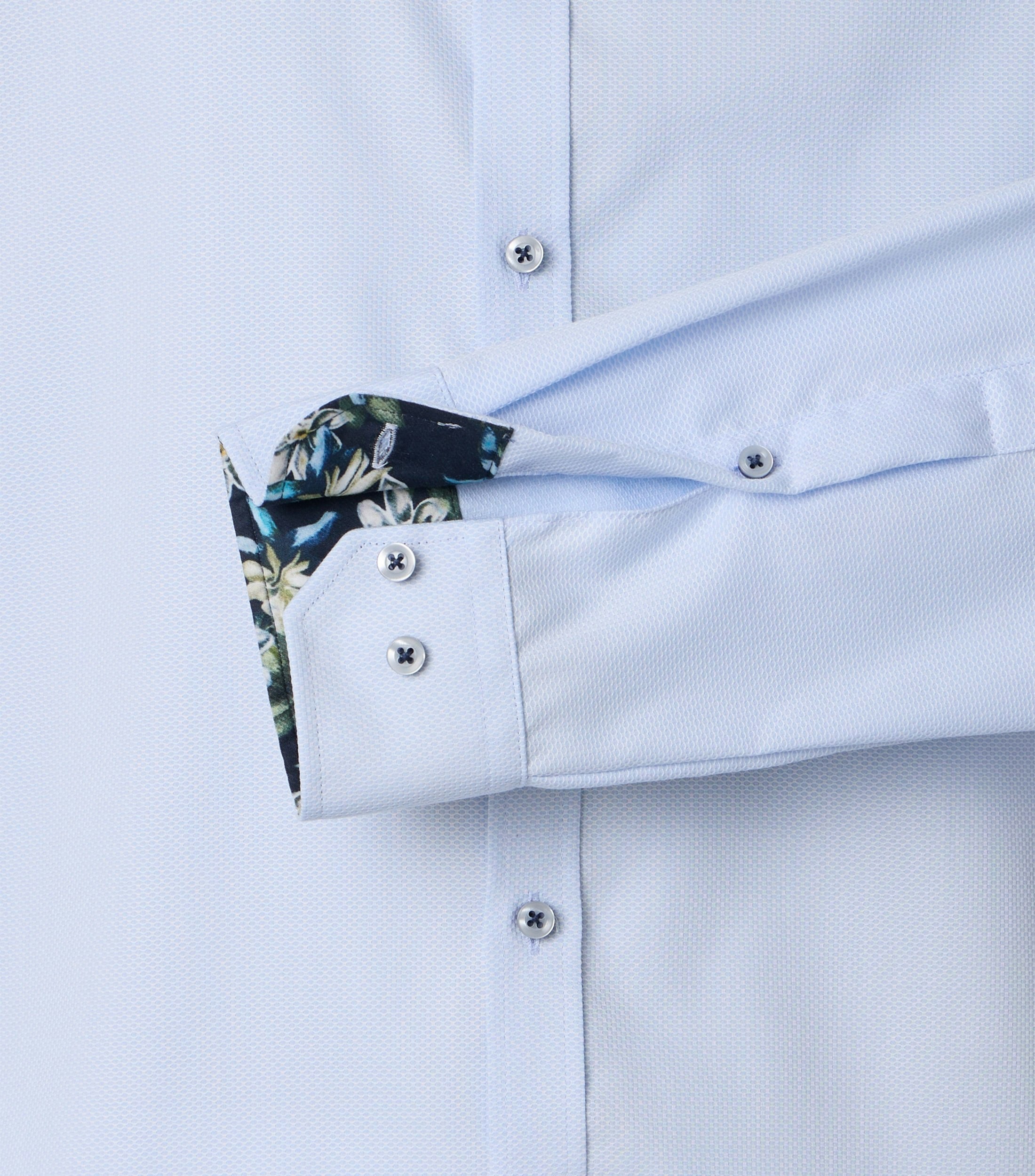 Ein Businesshemd im uni Muster in der Farbe Hellblau