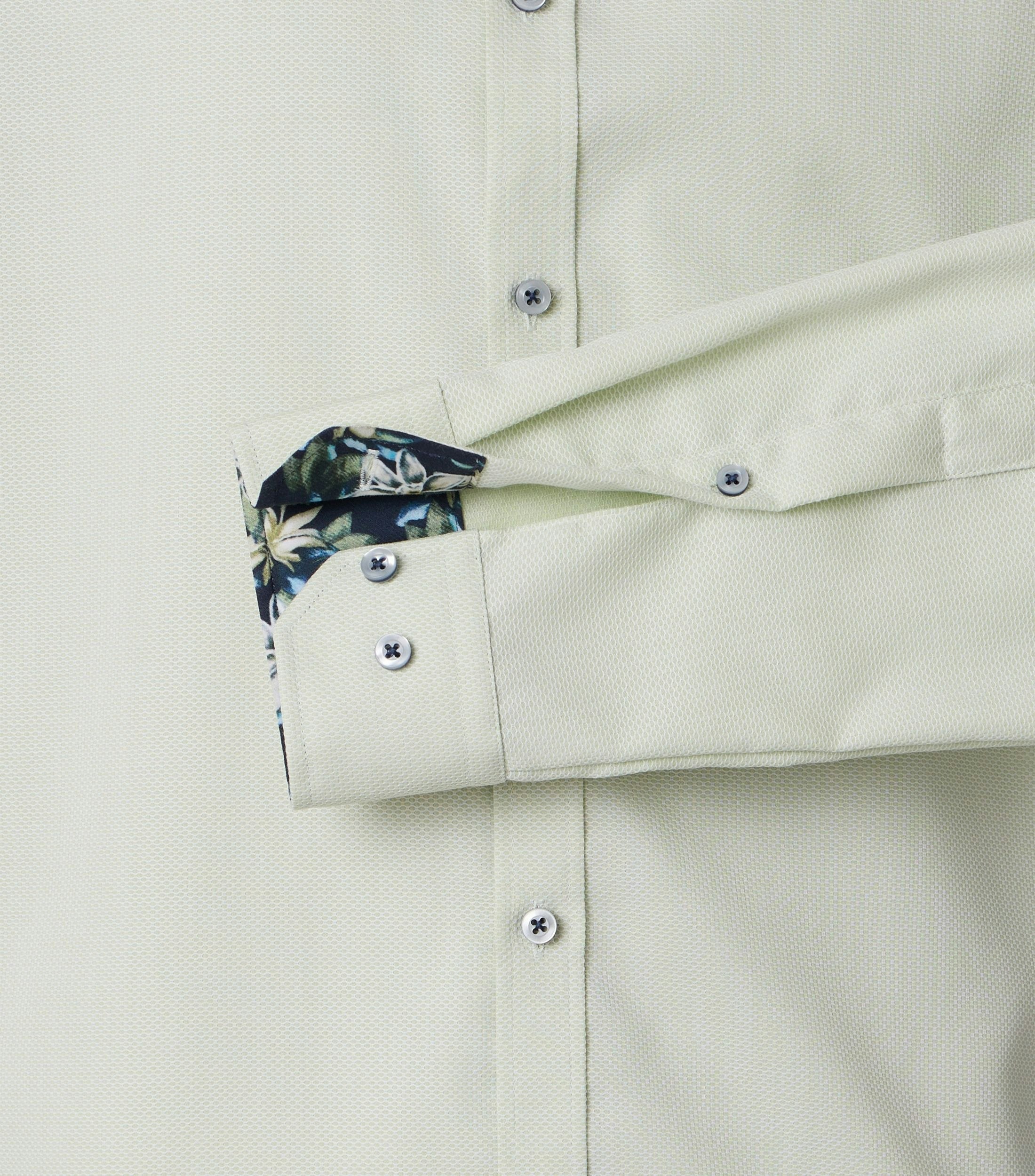 Ein Businesshemd im uni Muster in der Farbe Mint