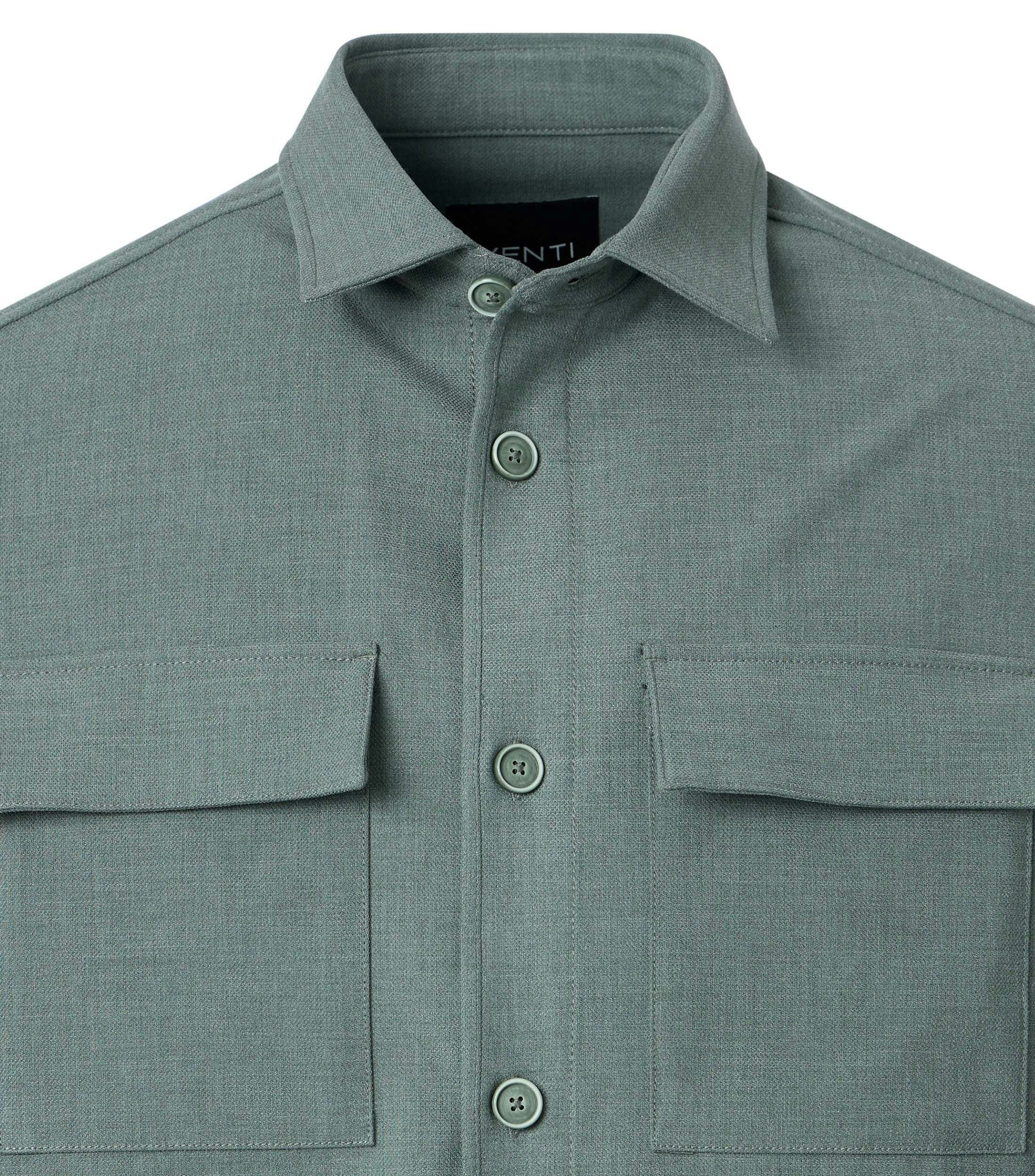 Ein Freizeithemd im uni Muster in der Farbe Grün